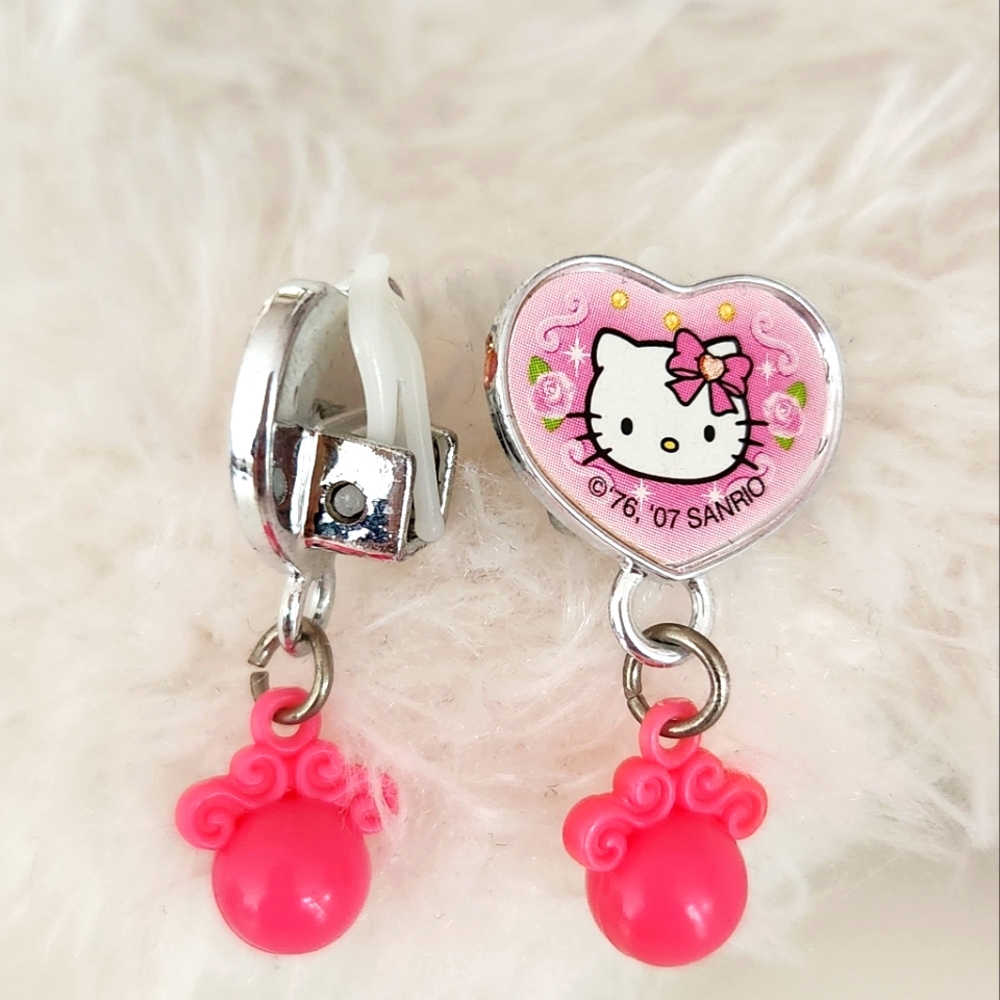 Hello Kitty earrings - Picture 3 of 4